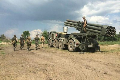 fuerzas armadas de ucrania bombardean el sureste del pais